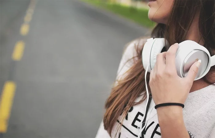 Combine Two Audio Sources Into One Headphone